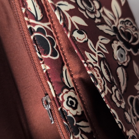 Vera Bradley Wildwood Wallet Crossbody in Bubby Flowers Cinnamon NWT - Picture 7 of 9